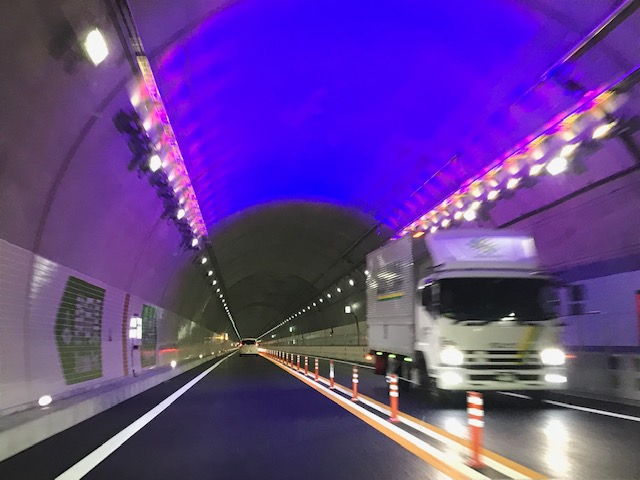 中部横断道開通で静岡 山梨間が近くなりました トンネル内の照明が綺麗です 八ヶ岳 蓼科 北杜市の情報