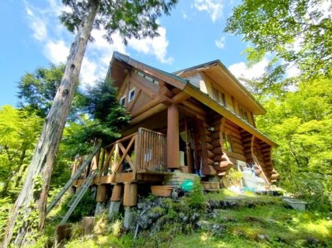 十里木南富士別荘地のログハウスで自然と調和した暮らしを！