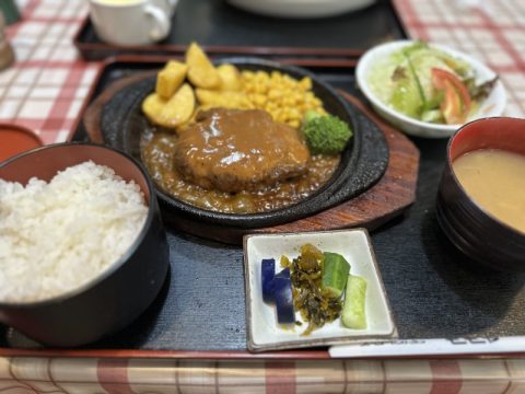ジュウジュウの「ハンバーグ定食」