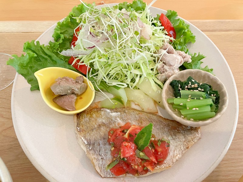 森の中のおうちカフェ＆ベッドInti Grdenのランチおかず