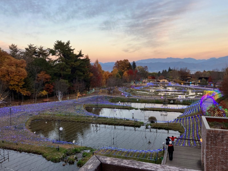 夕暮れと国営アルプスあづみの公園