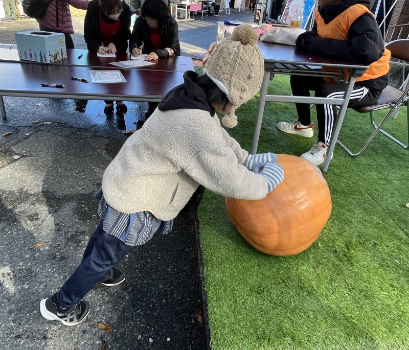 かぼちゃの重さ当てクイズ