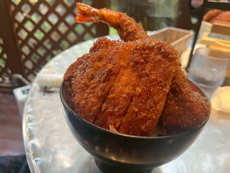 エビとソースかつ丼