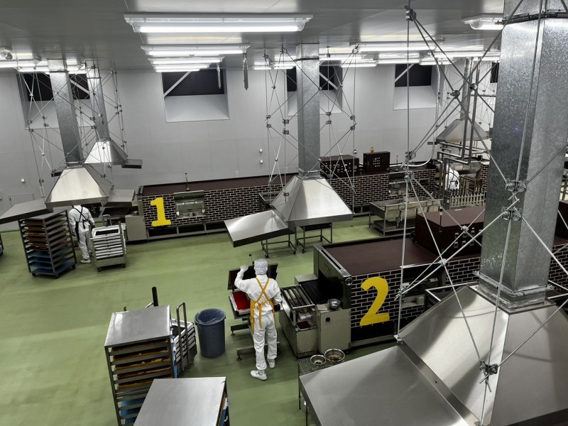 カステラ焼いてる