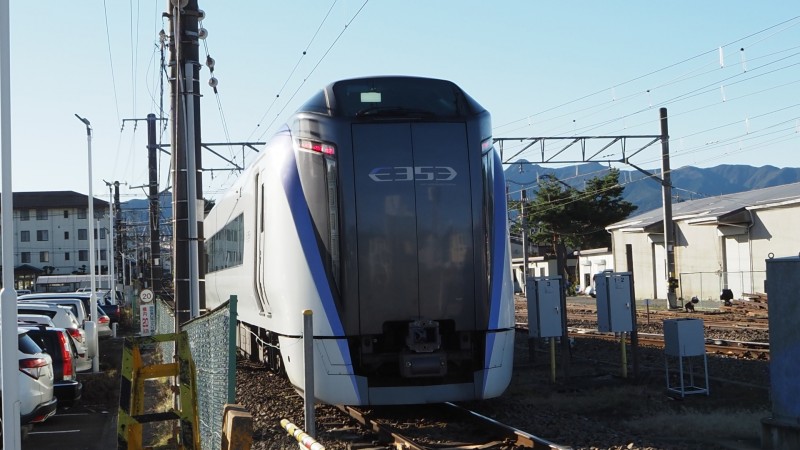 富士山駅付近の特急電車
