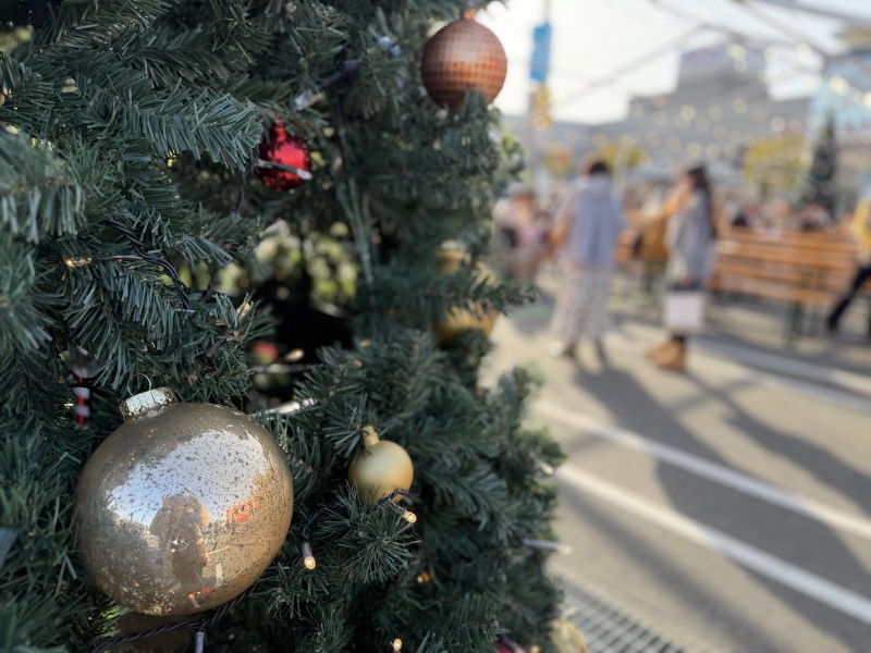 イオンモール太田クリスマスマーケット会場に飾られたツリー