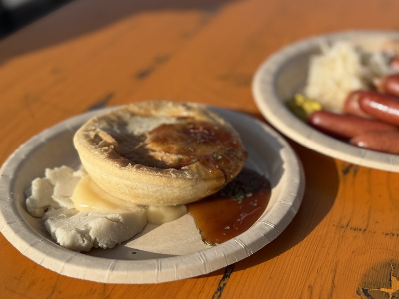 イオンモール太田クリスマスマーケットで購入したミートパイ