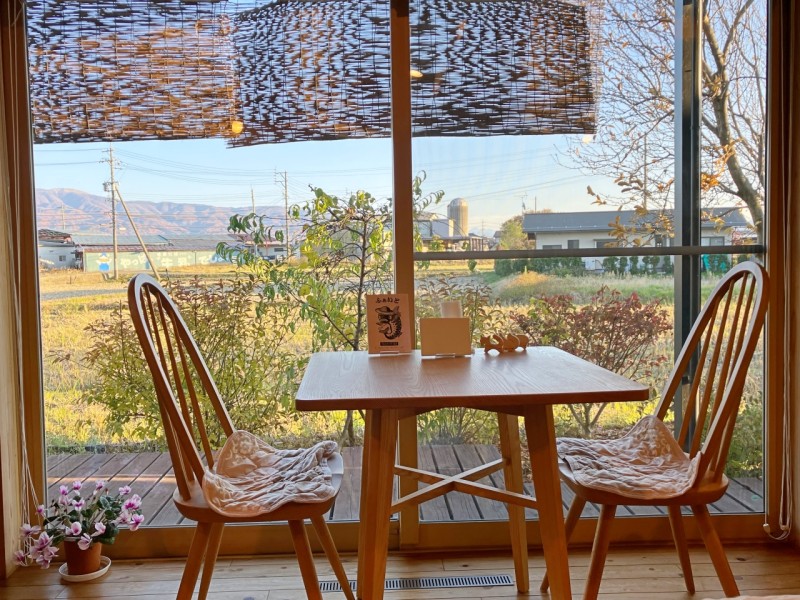 cafe七十二候「窓際の席」