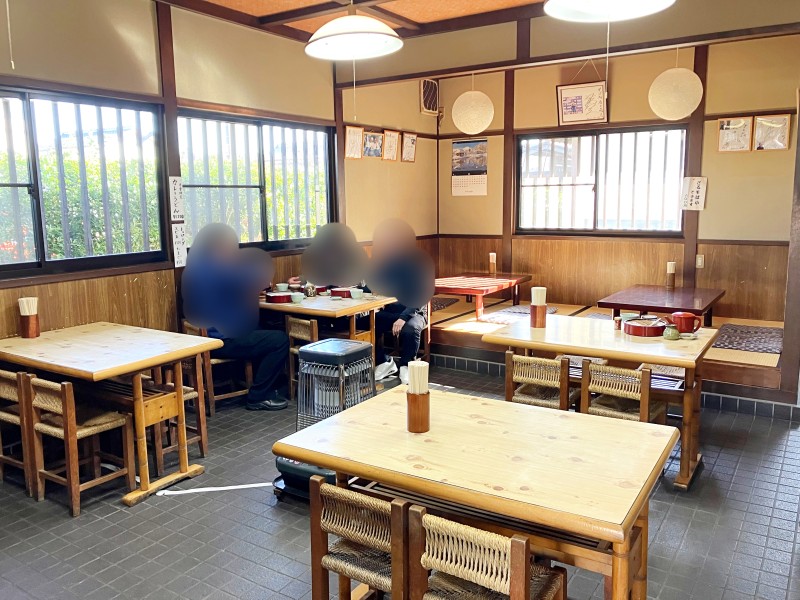 そば処 寿々㐂（スズキ）の店内