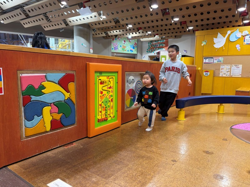 山梨県立科学館　子ども遊び場　こどもの国　山梨　移住